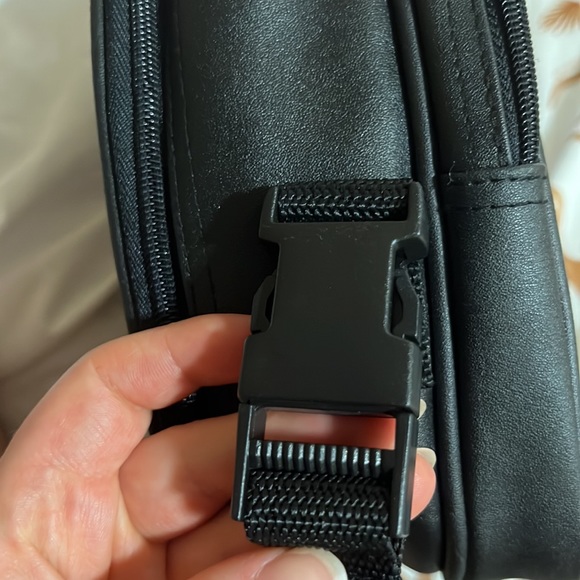 Bose QC1 carrying case - Picture 7 of 7